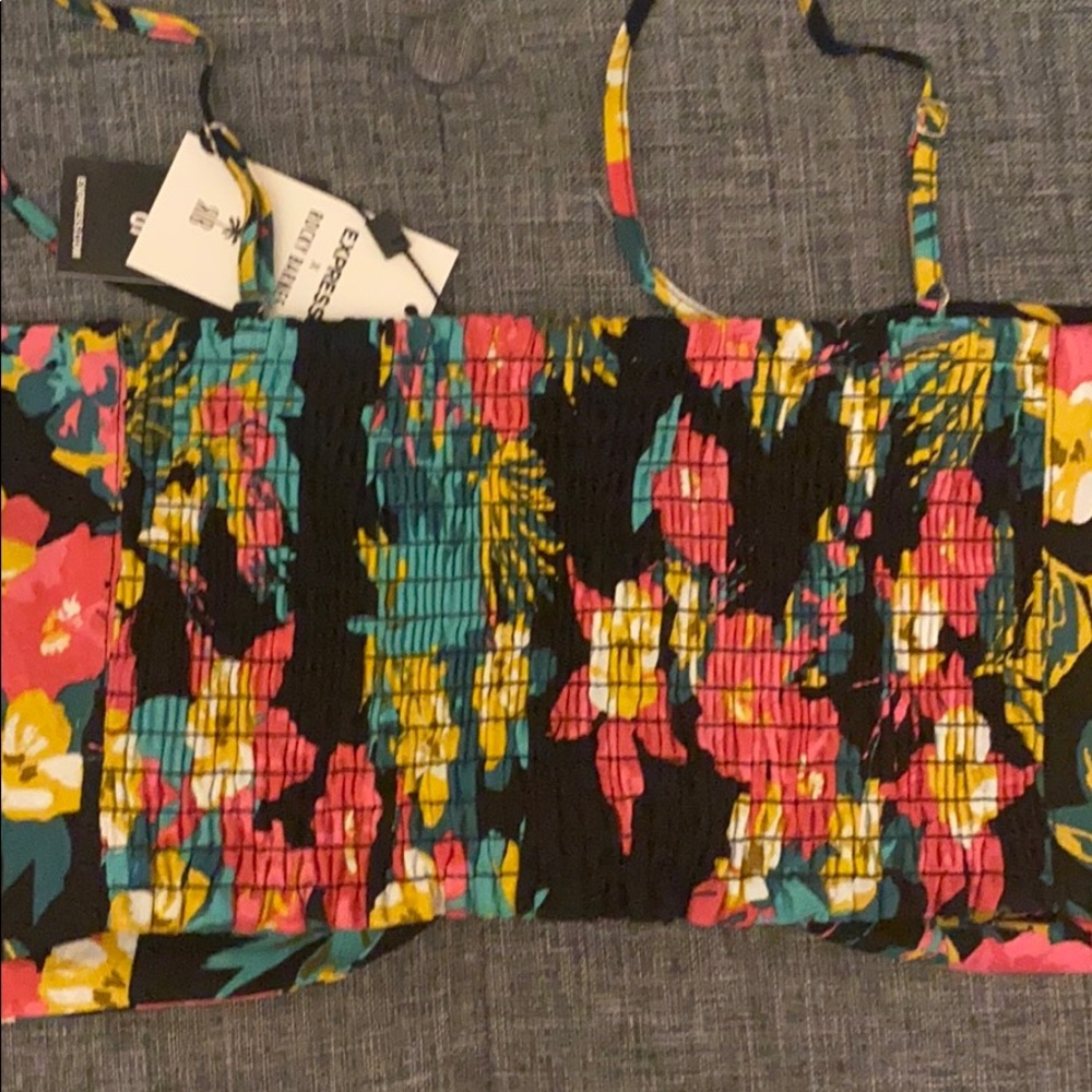 NWT Express Rocky Barnes floral crop top. - Picture 5 of 5